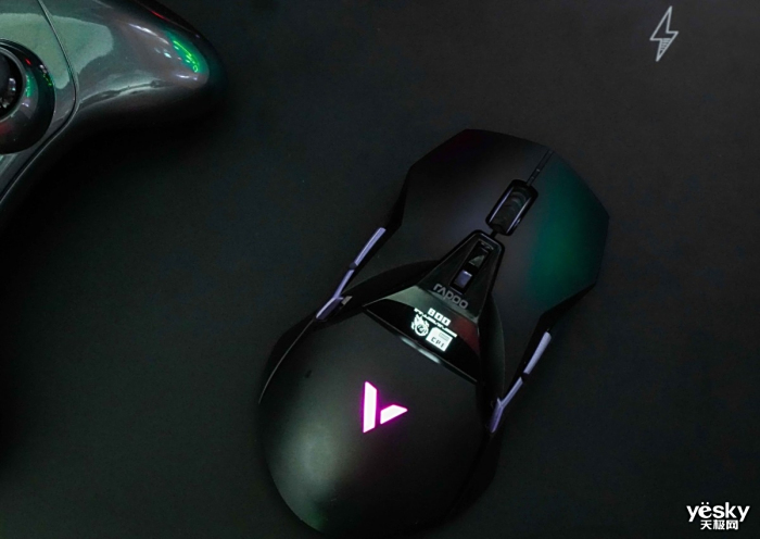 4K技术、OLED显示屏、 原相3395我都要!雷柏VT950PRO Qi无线充电鼠标评测