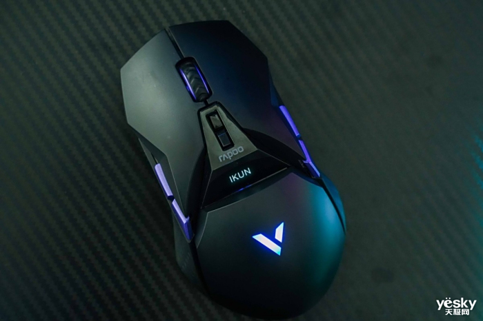 4K技术、OLED显示屏、 原相3395我都要!雷柏VT950PRO Qi无线充电鼠标评测