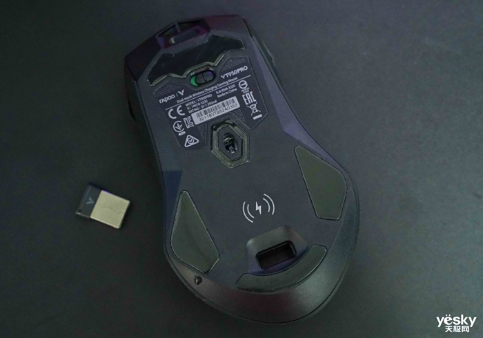 4K技术、OLED显示屏、 原相3395我都要!雷柏VT950PRO Qi无线充电鼠标评测