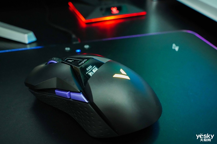 4K技术、OLED显示屏、 原相3395我都要!雷柏VT950PRO Qi无线充电鼠标评测