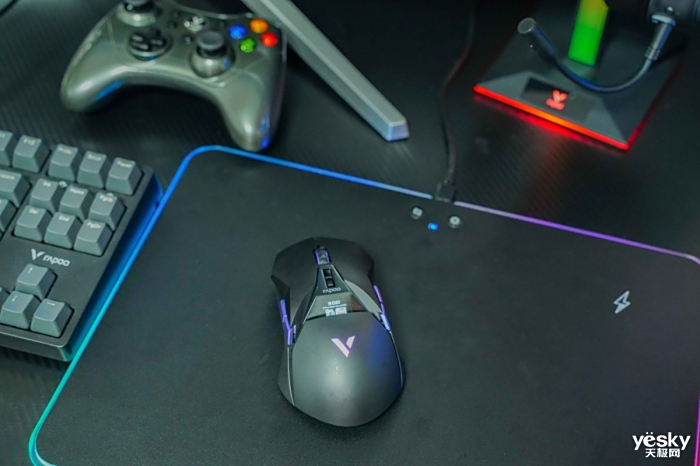 4K技术、OLED显示屏、 原相3395我都要!雷柏VT950PRO Qi无线充电鼠标评测