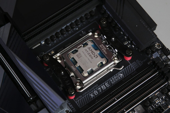 完胜友商旗舰处理器 锐龙7 9800X3D玩游戏真就这么强...