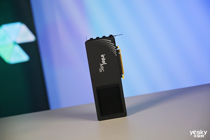 英特尔Arc B580 Limited Edition开箱上手:延续简约低调设计