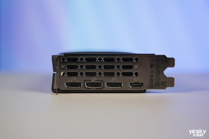 英特尔Arc B580 Limited Edition开箱上手:延续简约低调设计