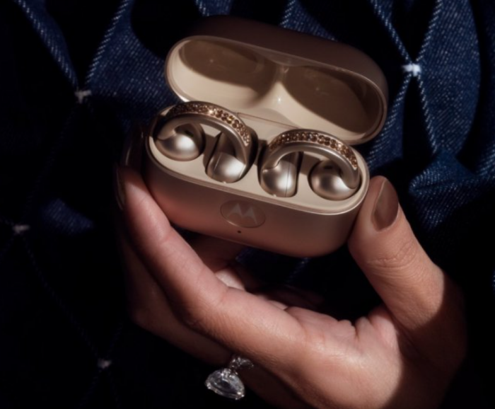 razr 60 Ultra领衔 联想moto最丰富产品形态AI手机发布