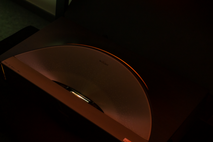 海信激光电视探索X1 Ultra测评:1k尼特全屏亮度+9.1.4声道家庭影院天花板