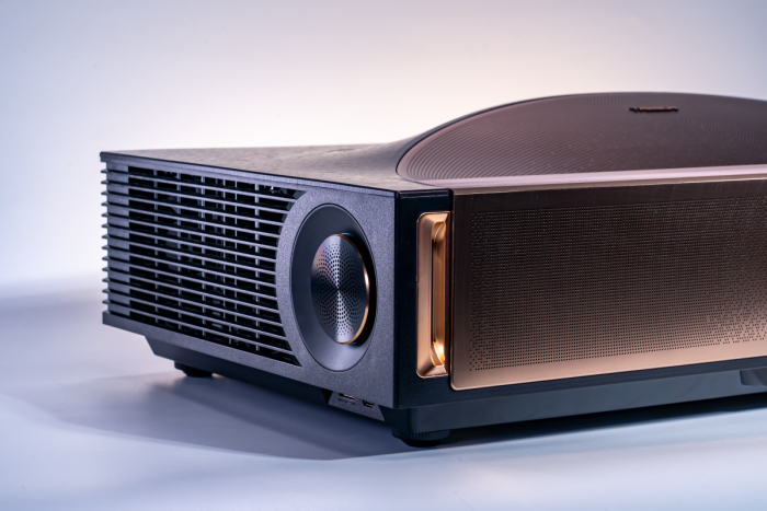 海信激光电视探索X1 Ultra测评:1k尼特全屏亮度+9.1.4声道家庭影院天花板