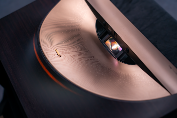 海信激光电视探索X1 Ultra测评:1k尼特全屏亮度+9.1.4声道家庭影院天花板