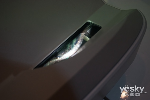 1米享百屏?奥图码LC1激光超短焦影院机评测