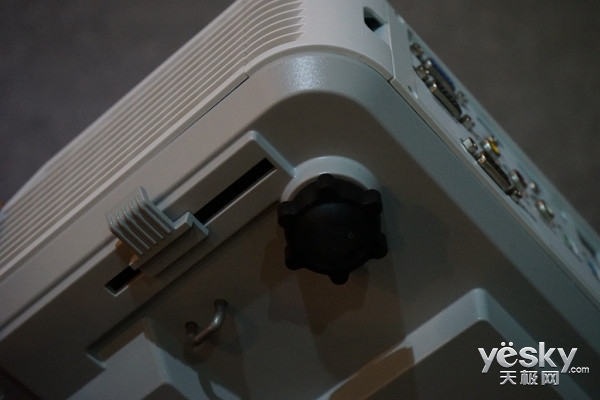 1米享百屏?奥图码LC1激光超短焦影院机评测