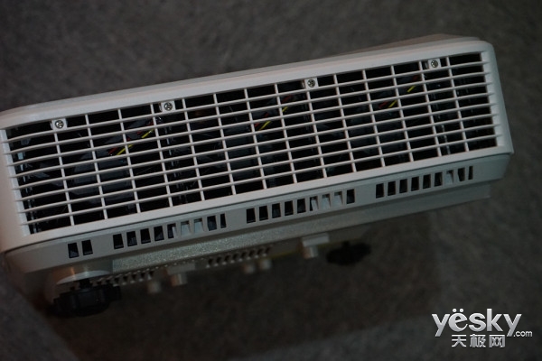 1米享百屏?奥图码LC1激光超短焦影院机评测