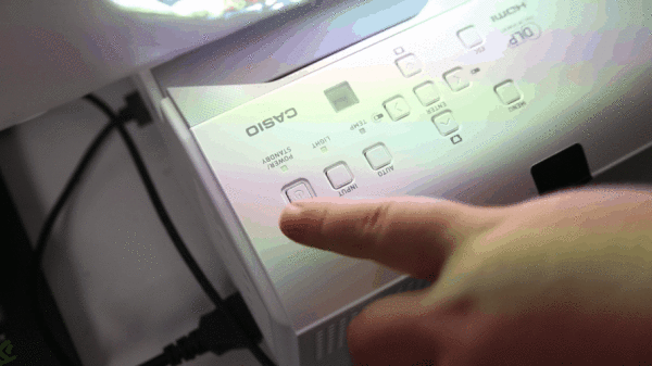 全能教学帮手 卡西欧投影机XJ-UC350WN评测