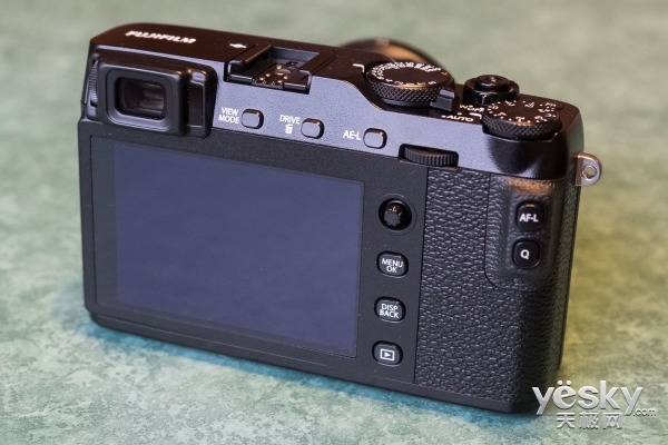 轻便造型 性能强劲 富士XE3上手简评