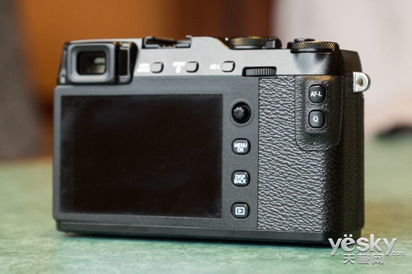 轻便造型 性能强劲 富士XE3上手简评