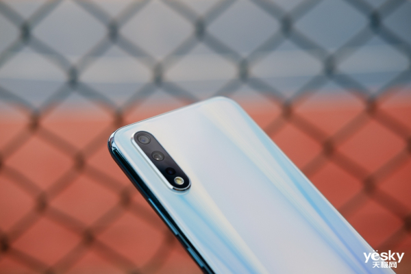 ٳ߸ͷһ iQOO Neo 855ֻ