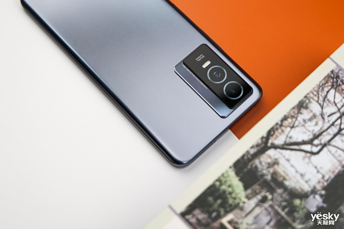 vivo Y76s��ҹ�����飺ǧԪ���䣬������ĵ�������