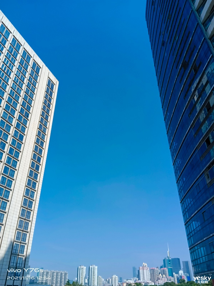 vivo Y76s��ҹ�����飺ǧԪ���䣬������ĵ�������