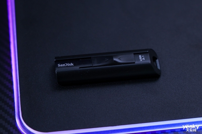 ȫ٣MLCʱıҵ SanDisk SDCZ880 ̬