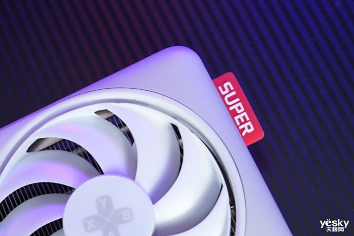 ��׼�ļӼ��� AX�羺�ѿ�GeForce RTX 4070 Ti SUPER X3W MAX����