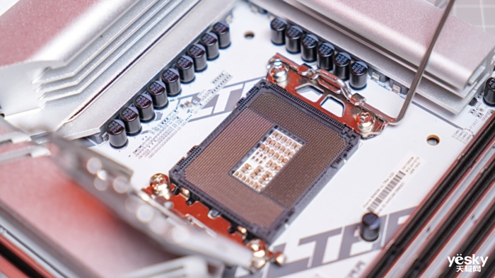 ������������롰Ultra�����ܵĽ�� iGame B860M ULTRA V20��������