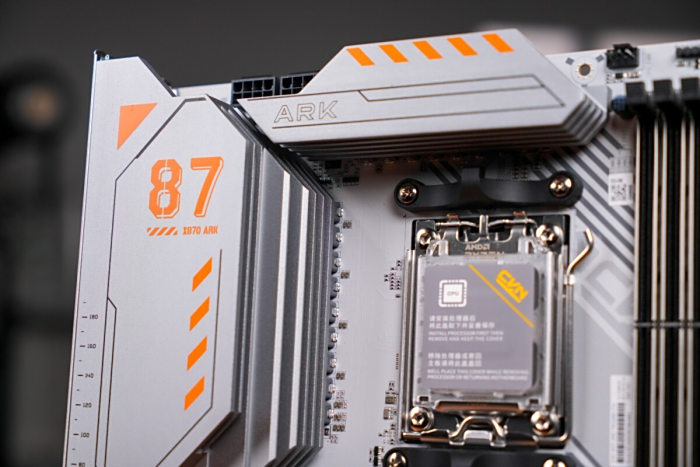 �߲ʺ�����߶������� CVN X870 ARK���۳�ΪZen 5���ʴ