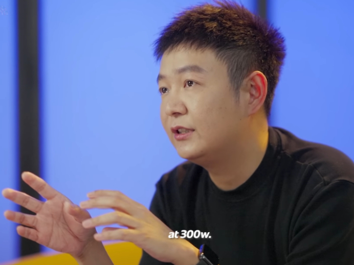 realme300W緽 عֻ䷢չʷ